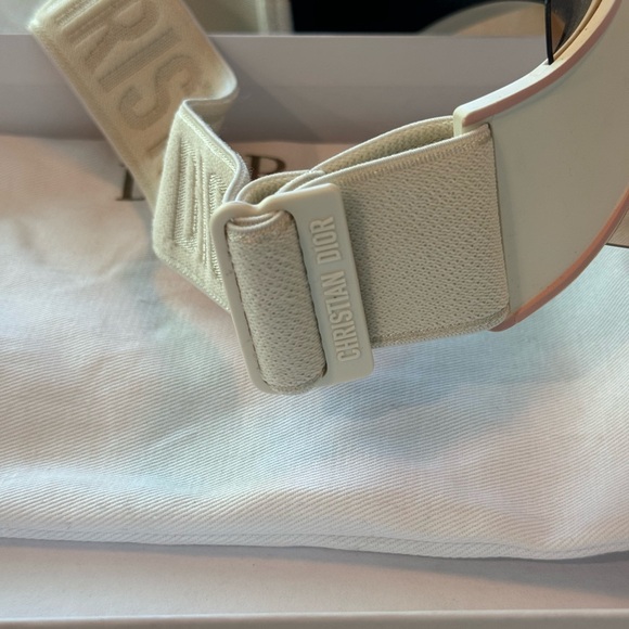 ALMOST NEW DiorClub V1U visor in Pink / Beige - Picture 8 of 8